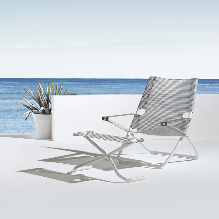 Snooze Seat pouf and deck chair