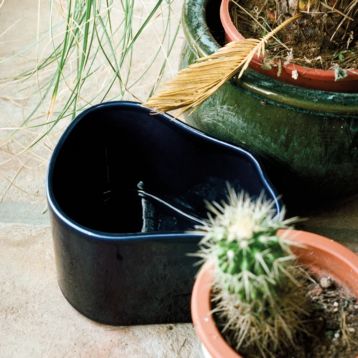 Riihitie planter by Artek