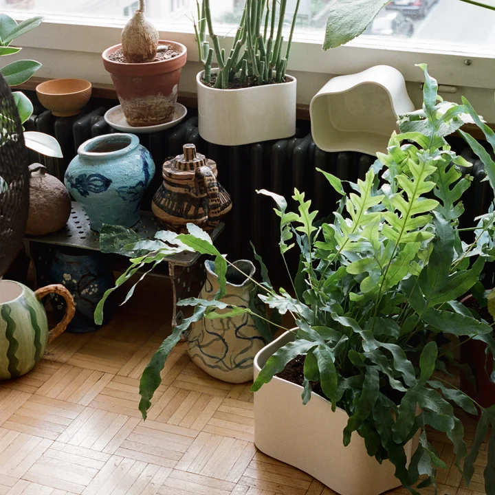 Riihitie planter by Artek