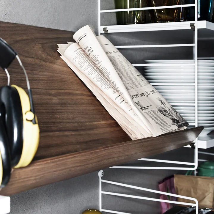 Magazine rack from String in walnut