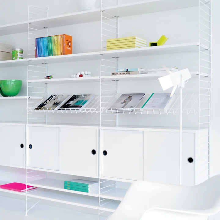 Wire magazine rack from String