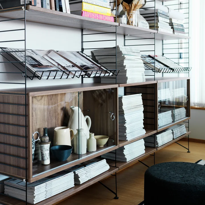 Wire magazine rack from String