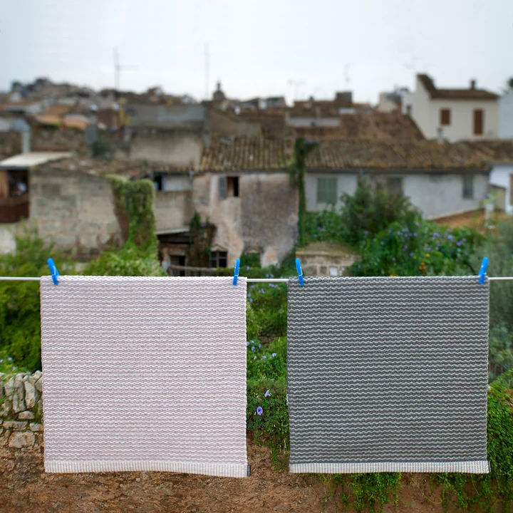 Mono rug from Pappelina