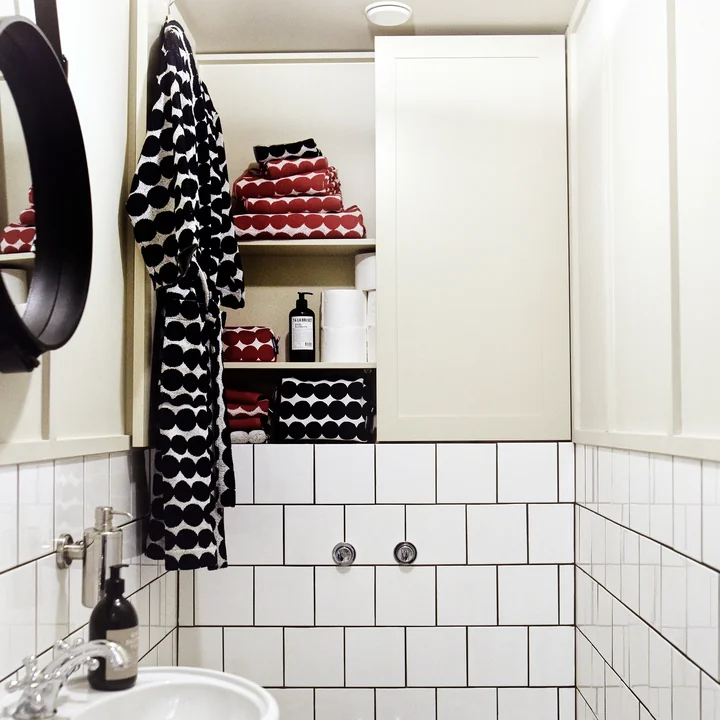 Räsymatto Towels from Marimekko in the bathroom