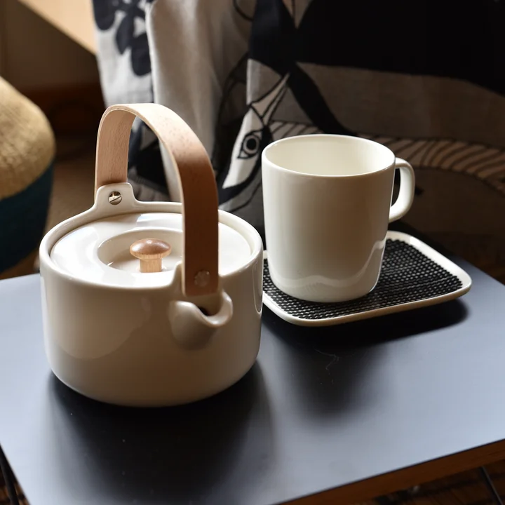 Oiva teapot by Marimekko in white