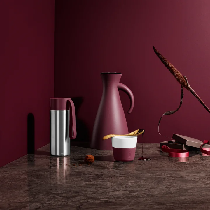 Coffee vacuum jug with To Go thermos mug from Eva Solo