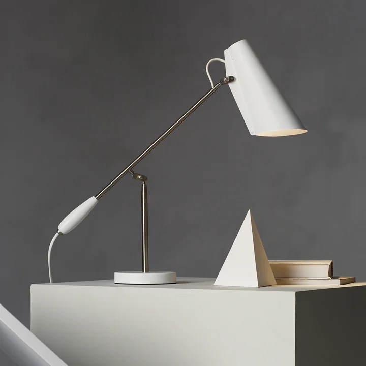 The Northern lighting - Birdy table lamp in white / metallic placed on the side table.