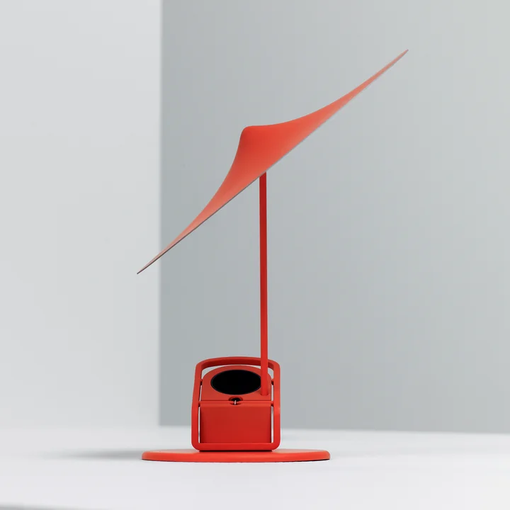 w153 île table lamp from Wästberg in poppy red