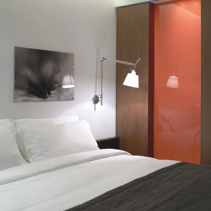 Artemide - Tolomeo (write) Table Lamp