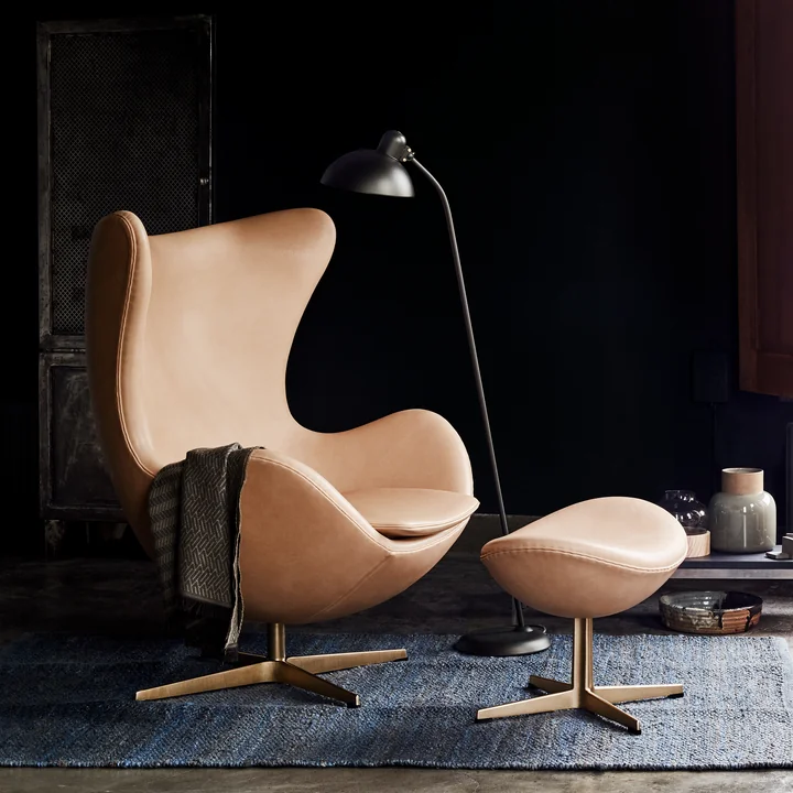 The Fritz Hansen - Ei armchair in the limited edition with KAISER idell floor lamp