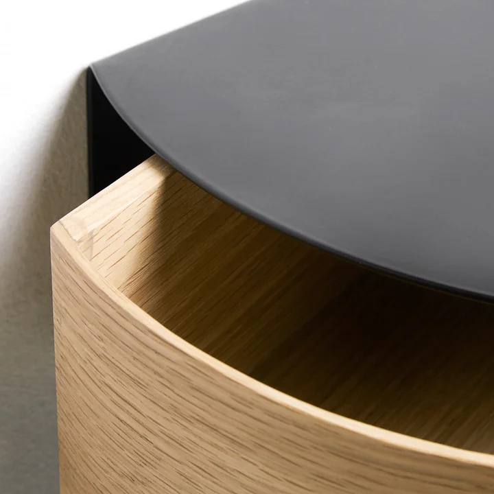 The Woud - Wallie Wall shelf, oak / black in detail