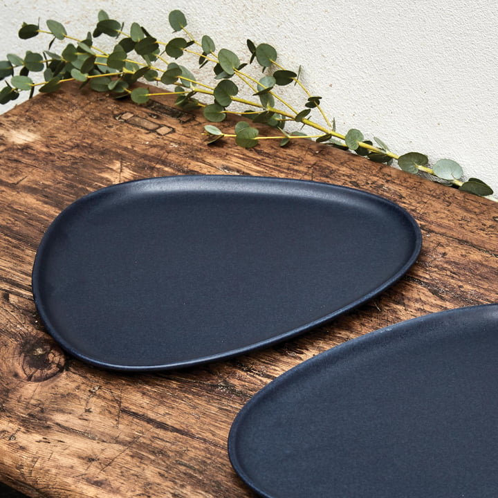 LindDNA - Curve Stoneware Platter , 35 x 30 cm, navy blue