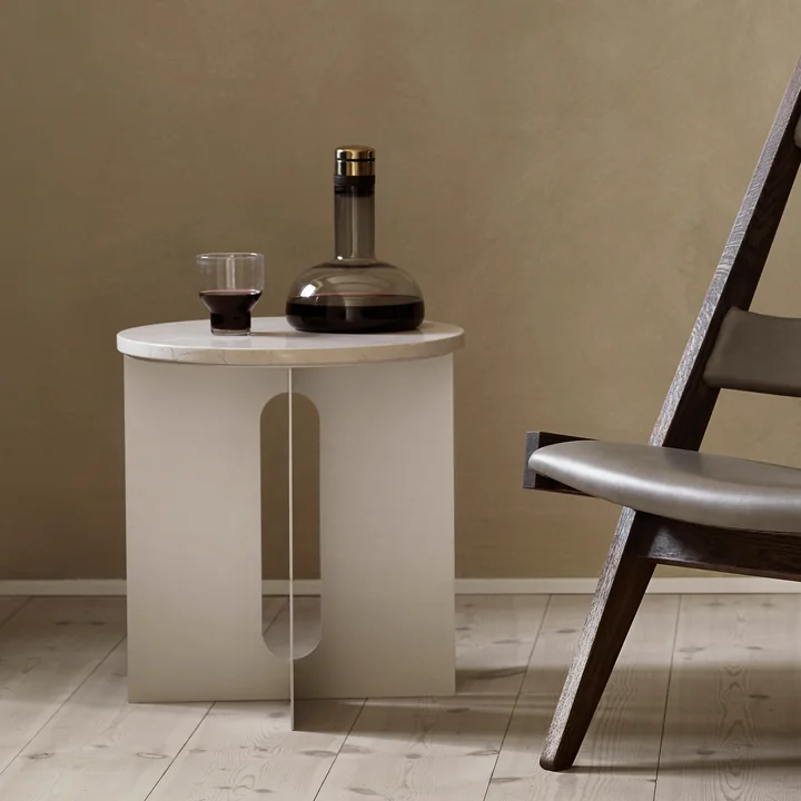 Androgyne Side table with marble top and Wine Breather by Audo