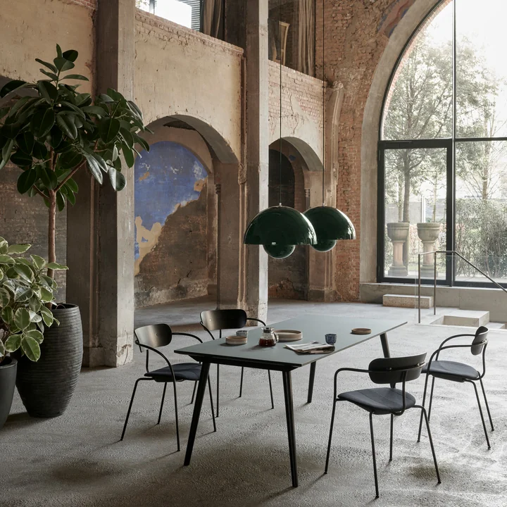 FlowerPot pendant lamp VP2 in dark green from & Tradition above the dining table