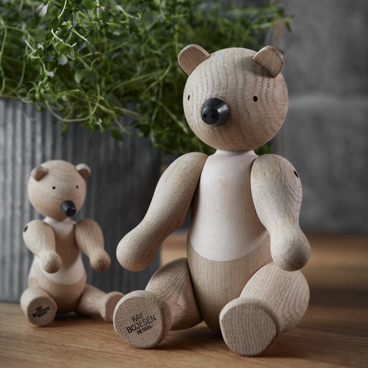 Wooden bear in different sizes