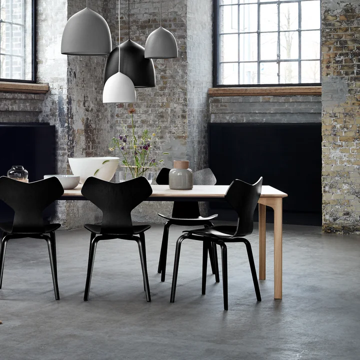 Fritz Hansen GRAND PRIX CHAIR ブラック Fritz Hansen - Grand Prix Chair | Connox