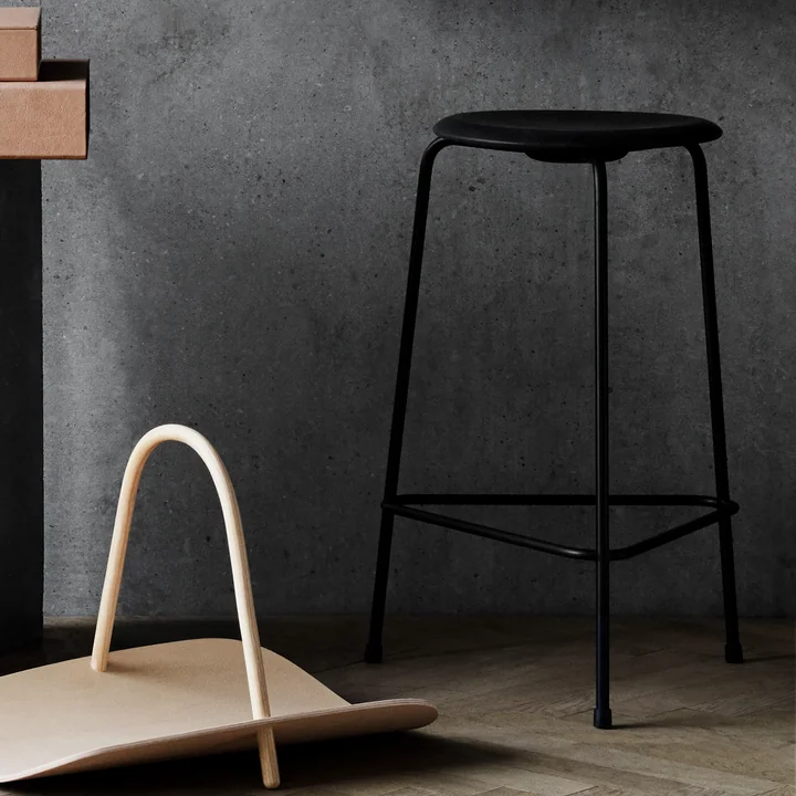 Dot Bar stool from Fritz Hansen - H 65 cm, leather black / base black