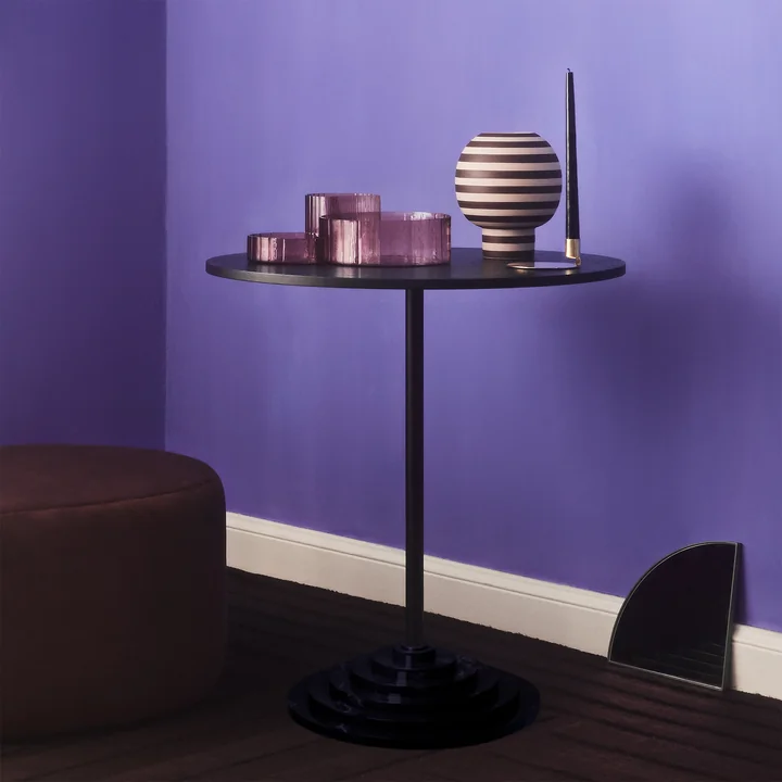 Concha bowls in pink (set of 3) with Varia Sculptural vase from AYTM on the table