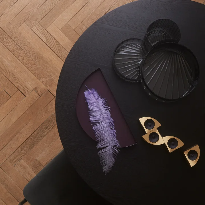 Concha bowls in black (set of 3) with Unity tray semicircle of AYTM on the table