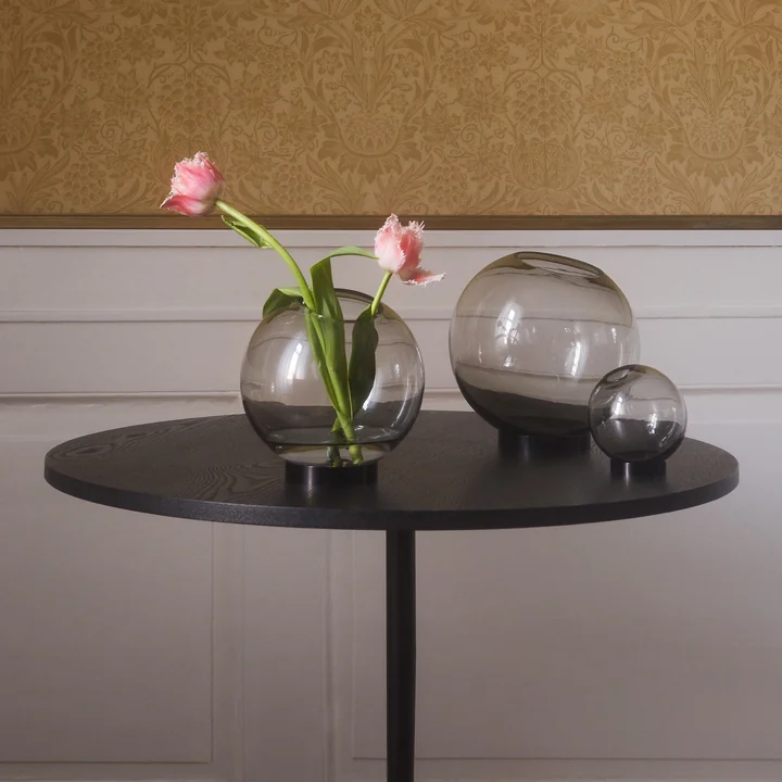Globe Vase on the Solum side table by AYTM