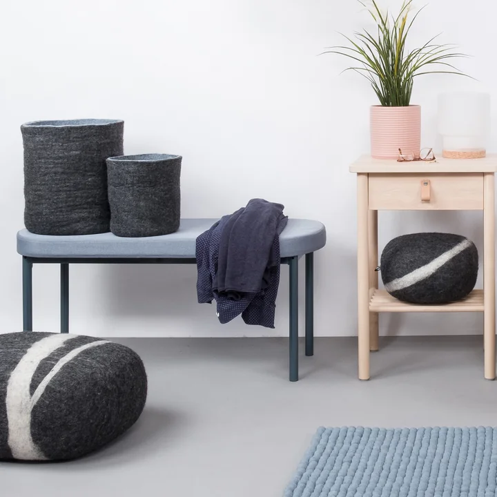Hugo felt basket in anthracite-mottled light blue and the pebble cushion from myfelt