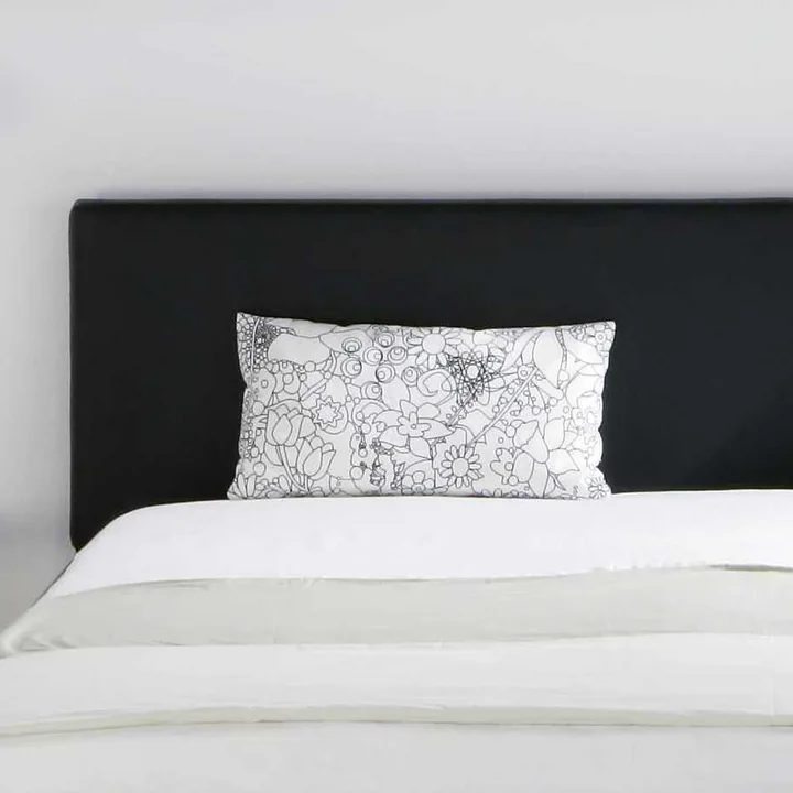 Pure bed by Hans Hansen with plain bed linen