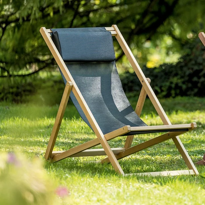 Relax Fiam deck chair on the lawn