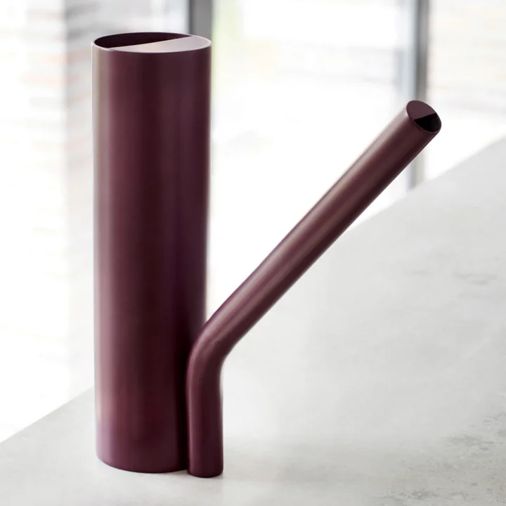 Grave watering can of Northern in plum