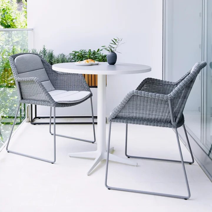 Breeze armchair (5467) from Cane-line in light gray with matching seat cushion