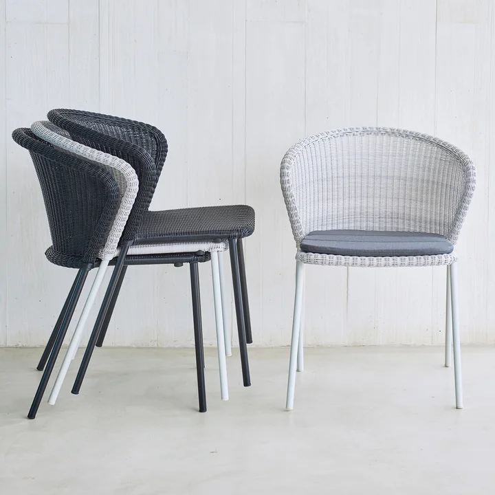 Lean Chair (5410) from Cane-line in black and white-grey