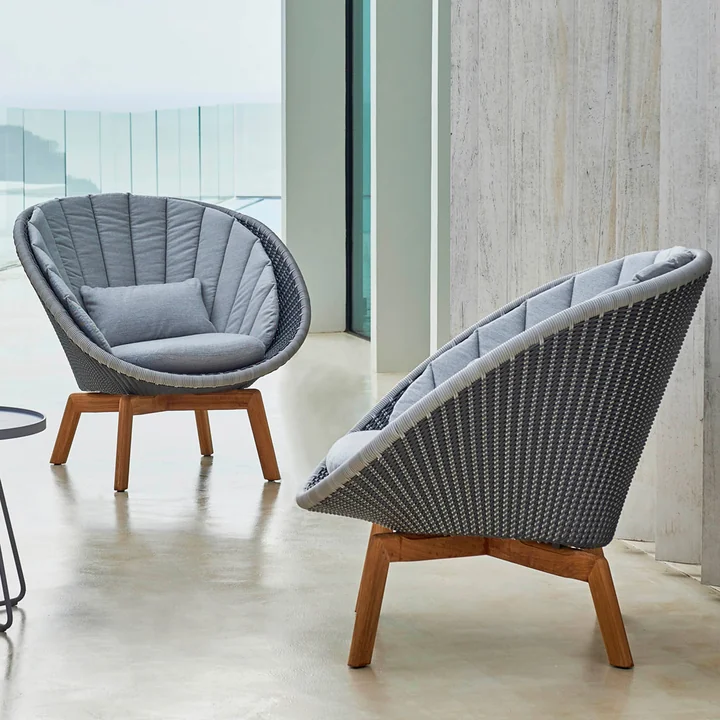 Peacock Lounge chair (5458) from Cane-line in teak / light gray
