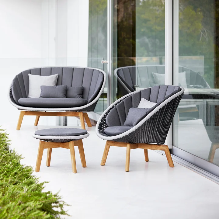 Peacock Lounge chair (5458) from Cane-line in teak / light gray