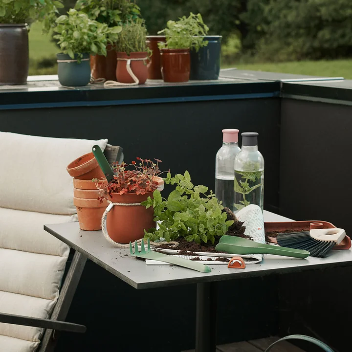 Green-It Garden Tool with Drink-It Water Bottle from Rig-Tig by Stelton