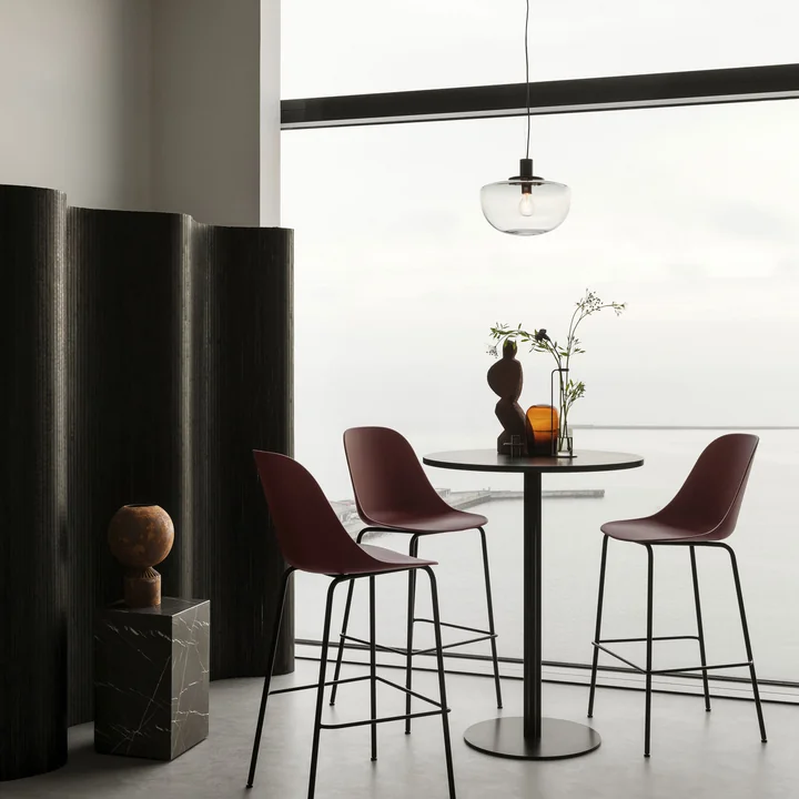 Bench pendant lamp from Audo above the dining table