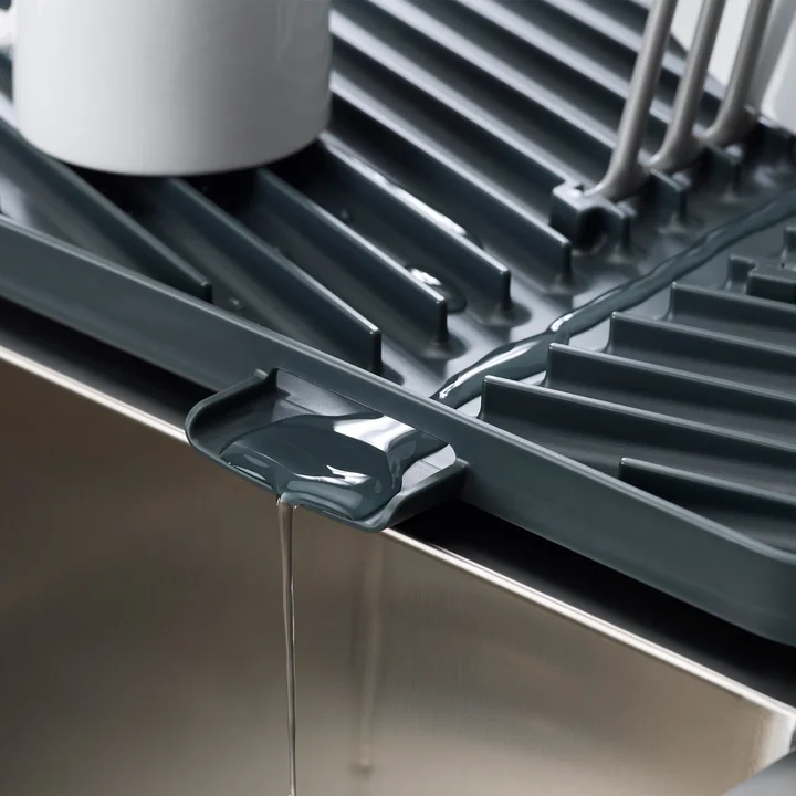 Flip-Up drip tray by Joseph Joseph