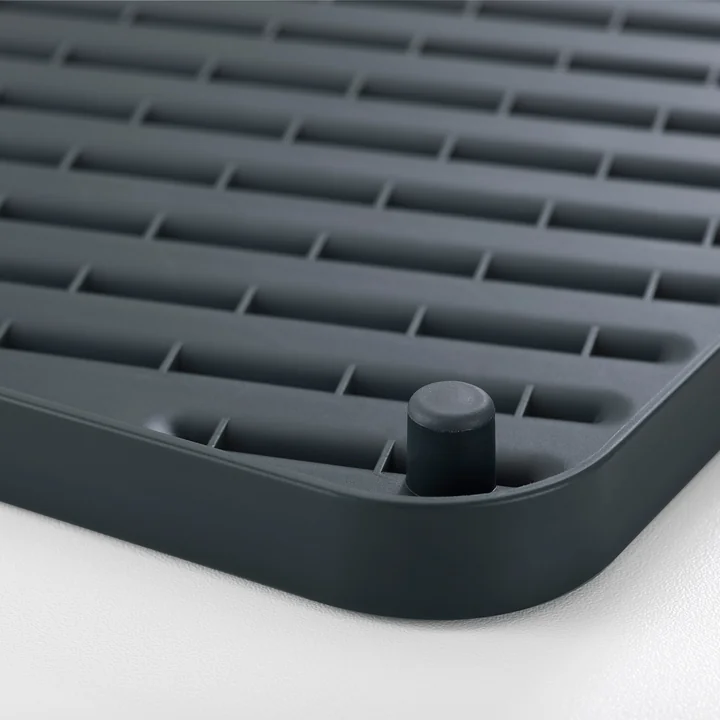 Flip-Up drip tray by Joseph Joseph