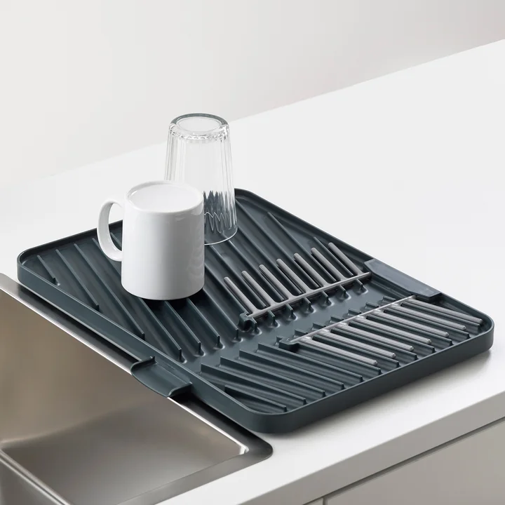 Flip-Up drip tray by Joseph Joseph