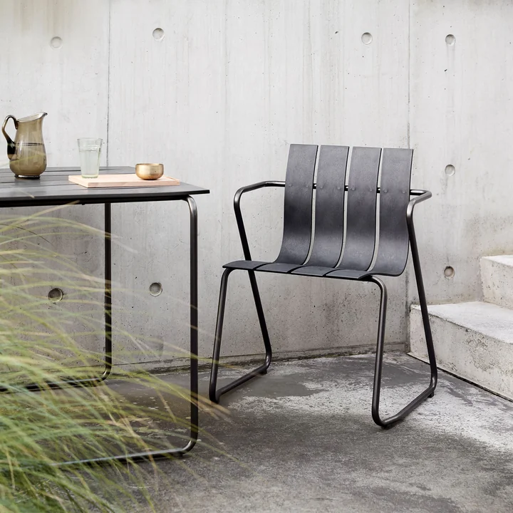 Ocean Chair and table from Mater in concrete gray