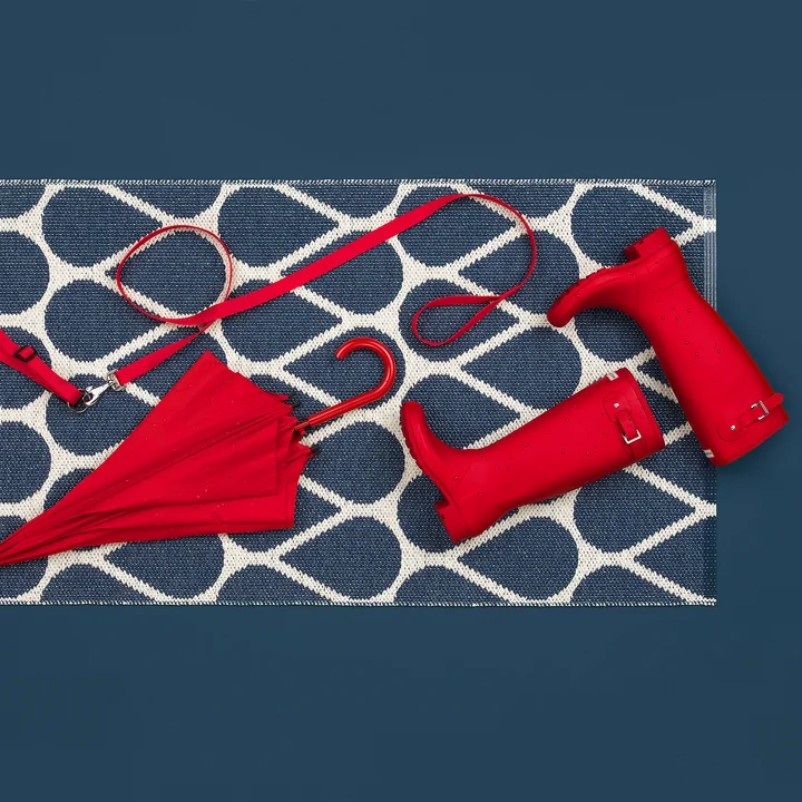 Otis reversible carpet (70 cm) by Pappelina with rubber boots and umbrella