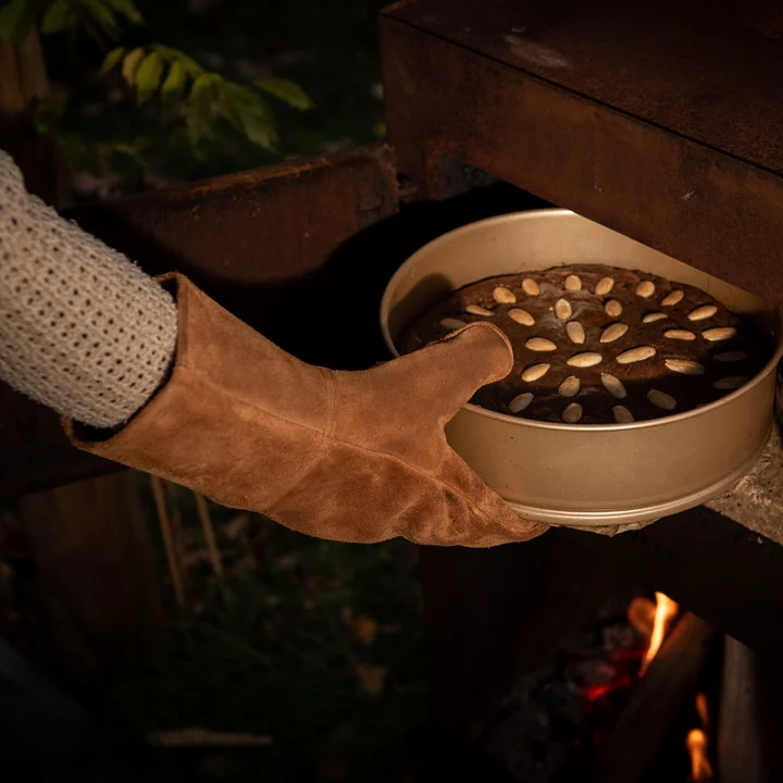Outdoor steel oven from Weltevree for baking cakes
