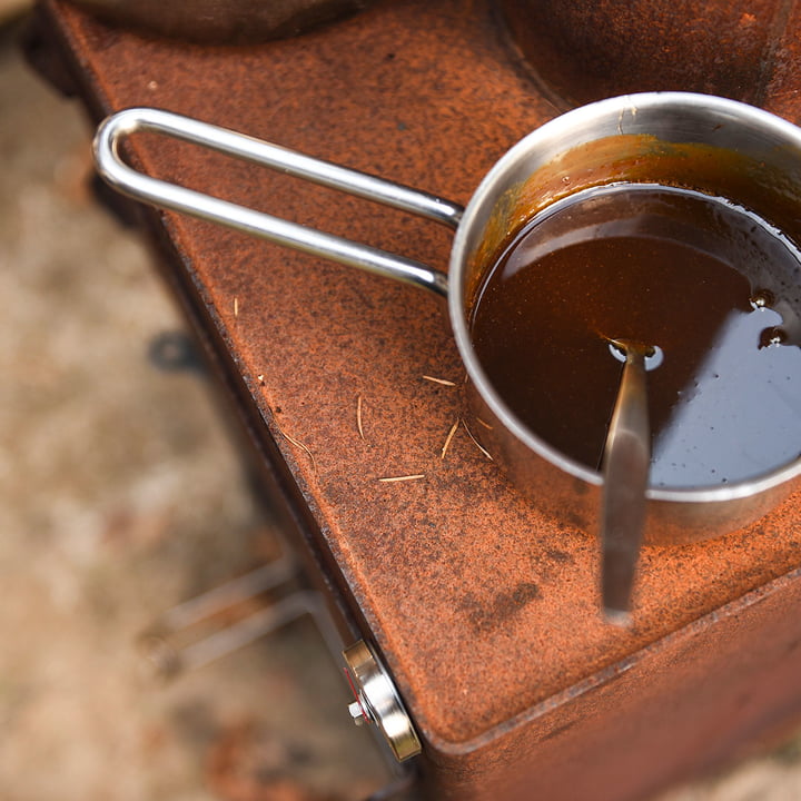 Outdoor steel stove from Weltevree with pot on the surface