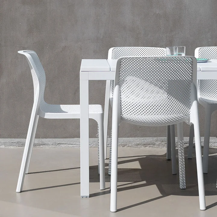Bit Chair from Rio Extending table from Nardi