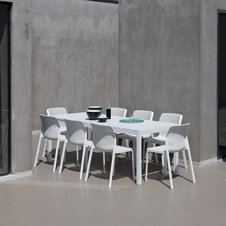 Bit Chair with Rio extendable table from Nardi on the terrace