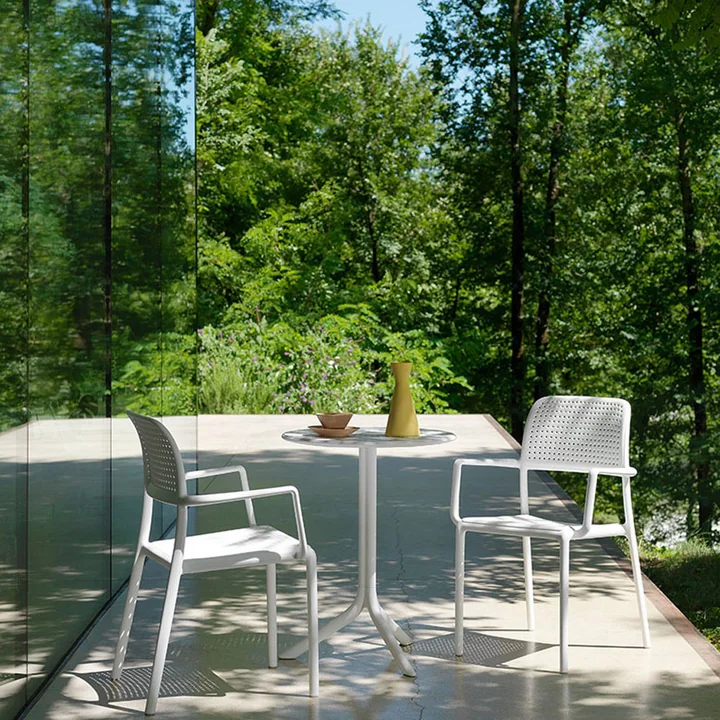 Bora armchair and Step table from Nardi in the garden