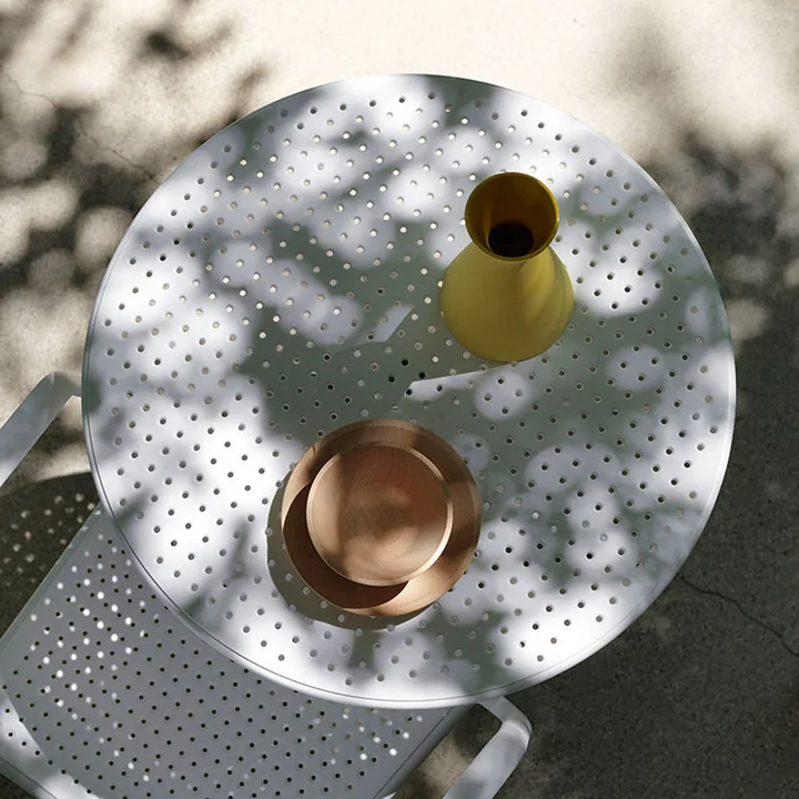 The Step table from Nardi with tableware