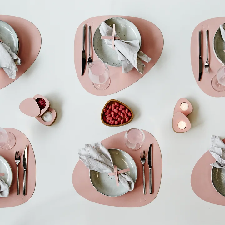 Curve L placemat from Lind DNA in Nupo rose