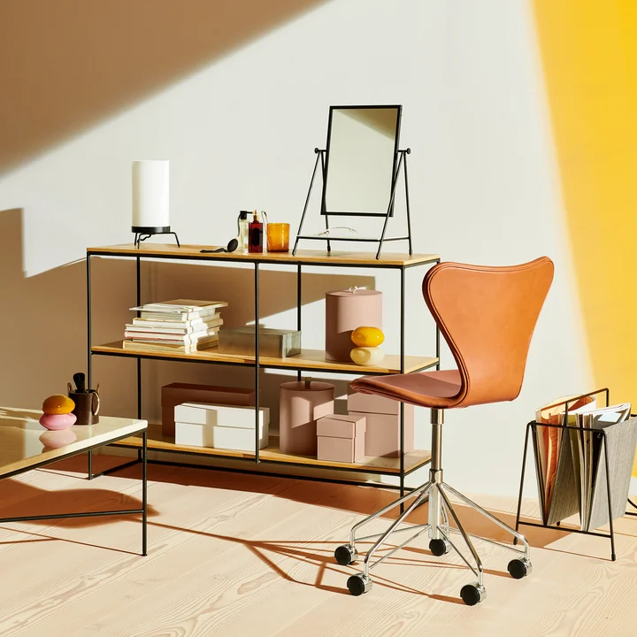 Planner Shelf and PM02 table lamp from Fritz Hansen