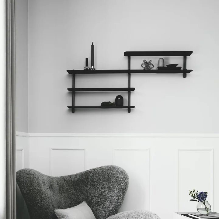 Nivo Wall shelf B in black from Gejst above the armchair