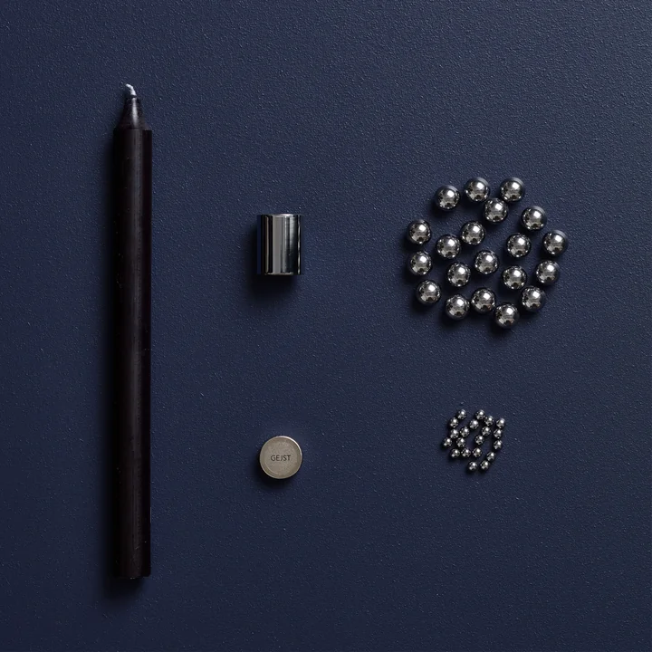 Molekyl candle holder in black by Gejst 