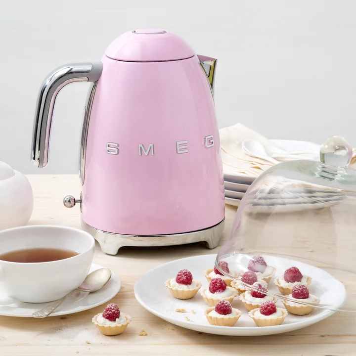 Kettle 1.7 l ( KLF03 ) in cadillac pink by Smeg